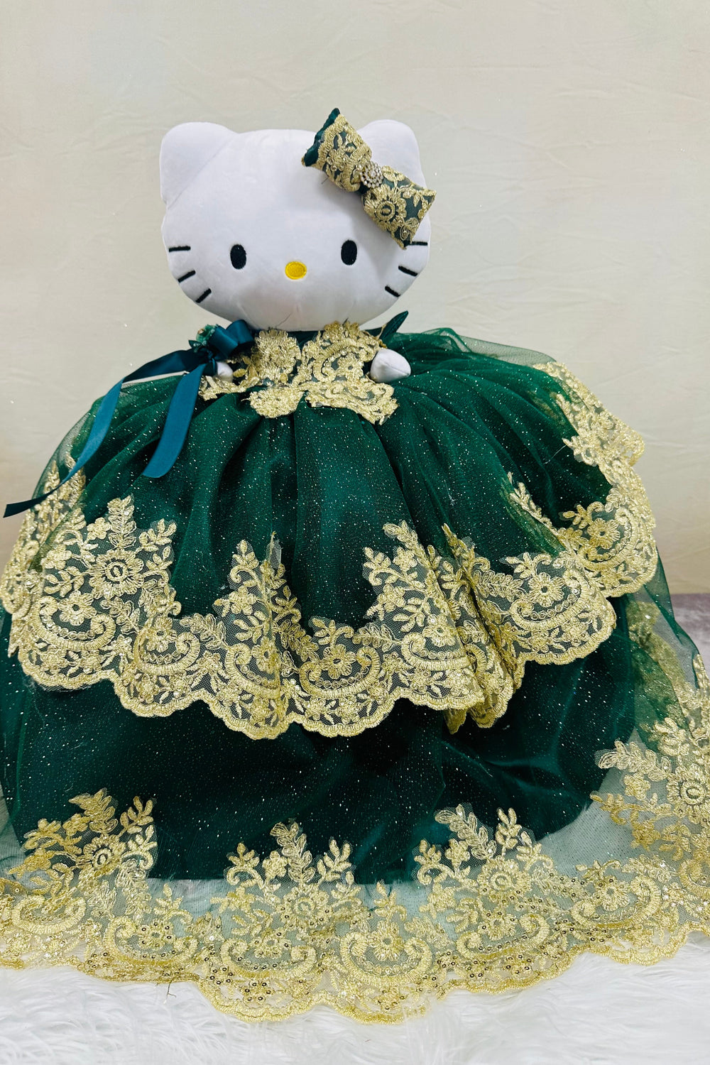 	Lovely Hello Kitty plush doll for quinceañera party, accessible for visually impaired.