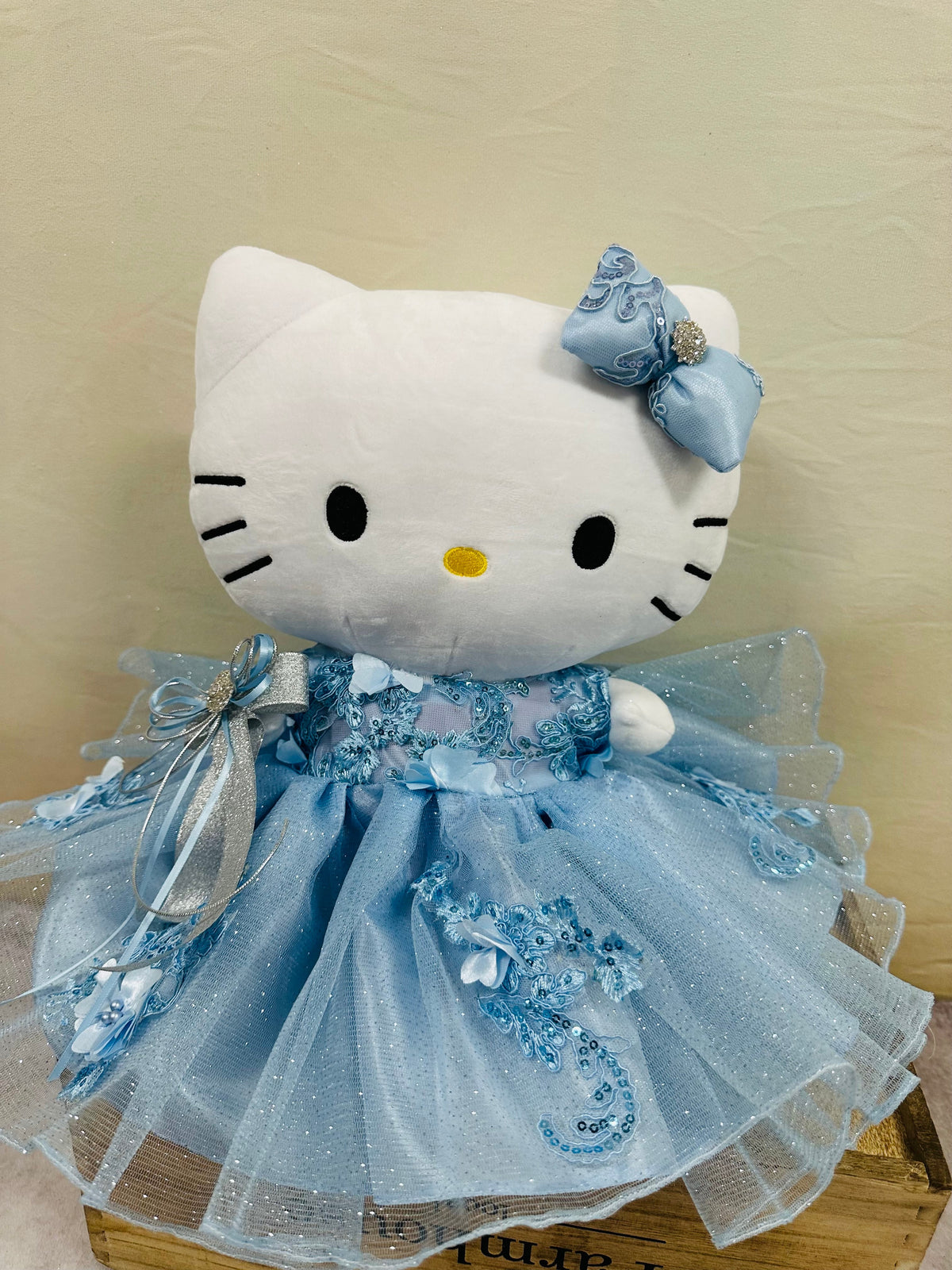Hello Kitty Quincenera Doll 726