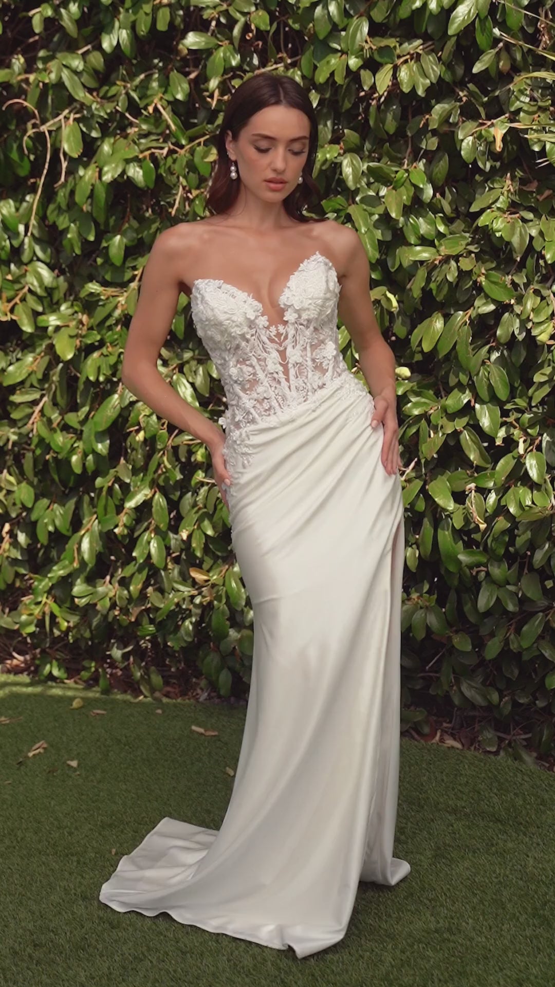 Ladivine CDS465W off white embellished sweetheart mermaid gown with beaded detailing and floor-length hem